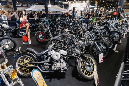 CUSTOM & CHOPPERS
