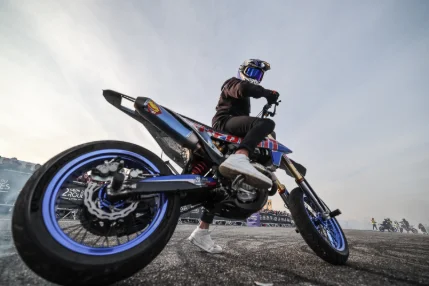 SHOWS SUPERMOT